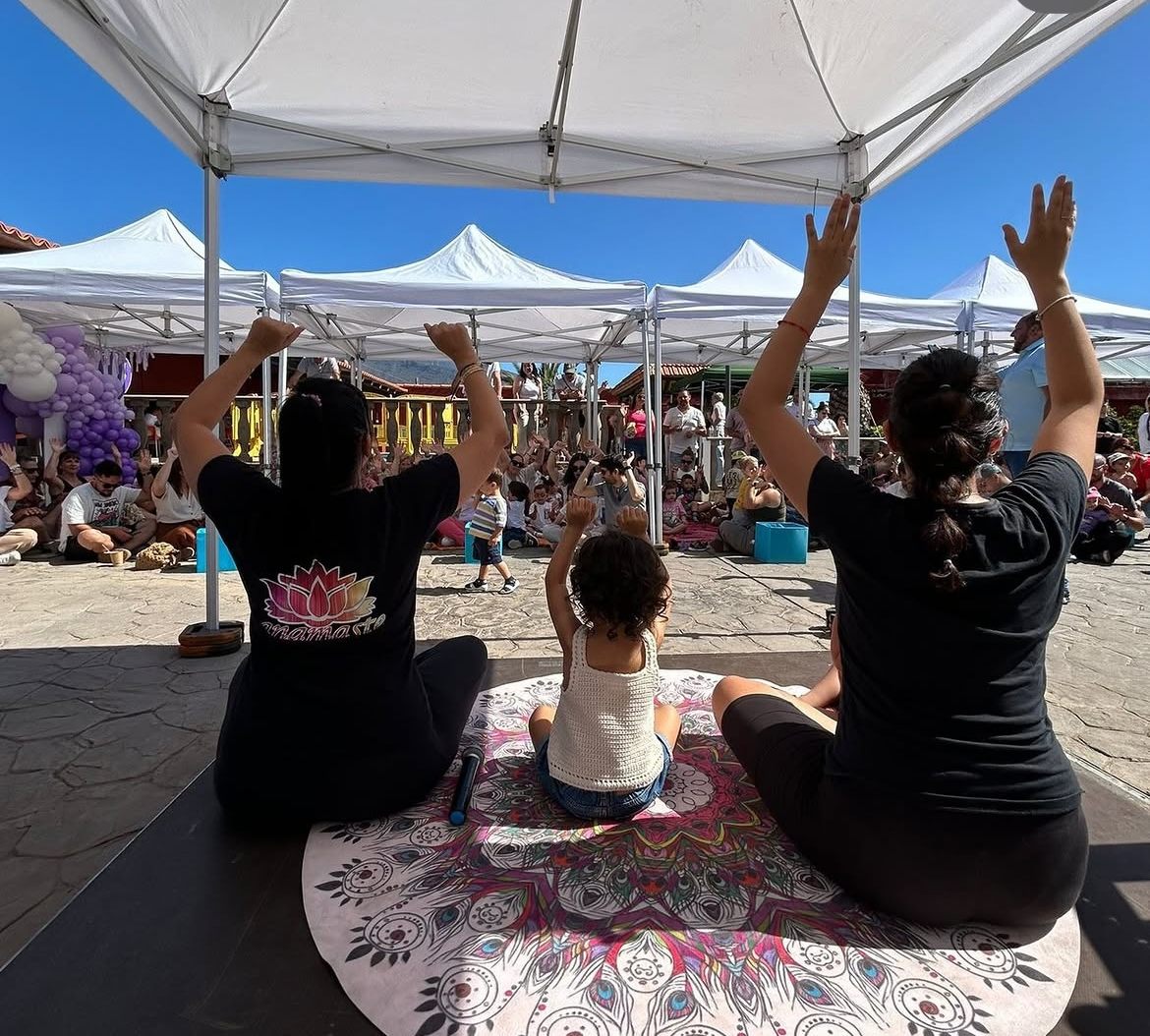 Sesión de Anamaste en un evento al aire libre